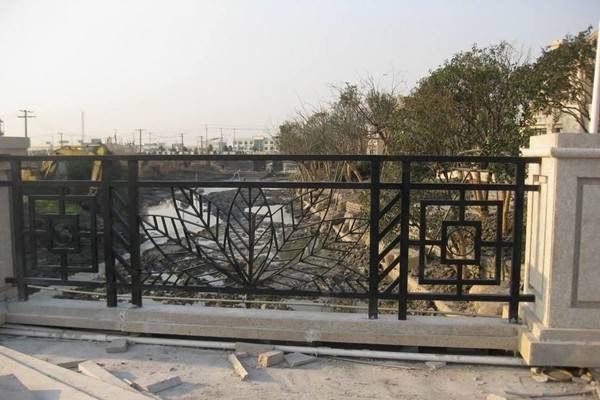 岳陽高速護欄板設備生產線